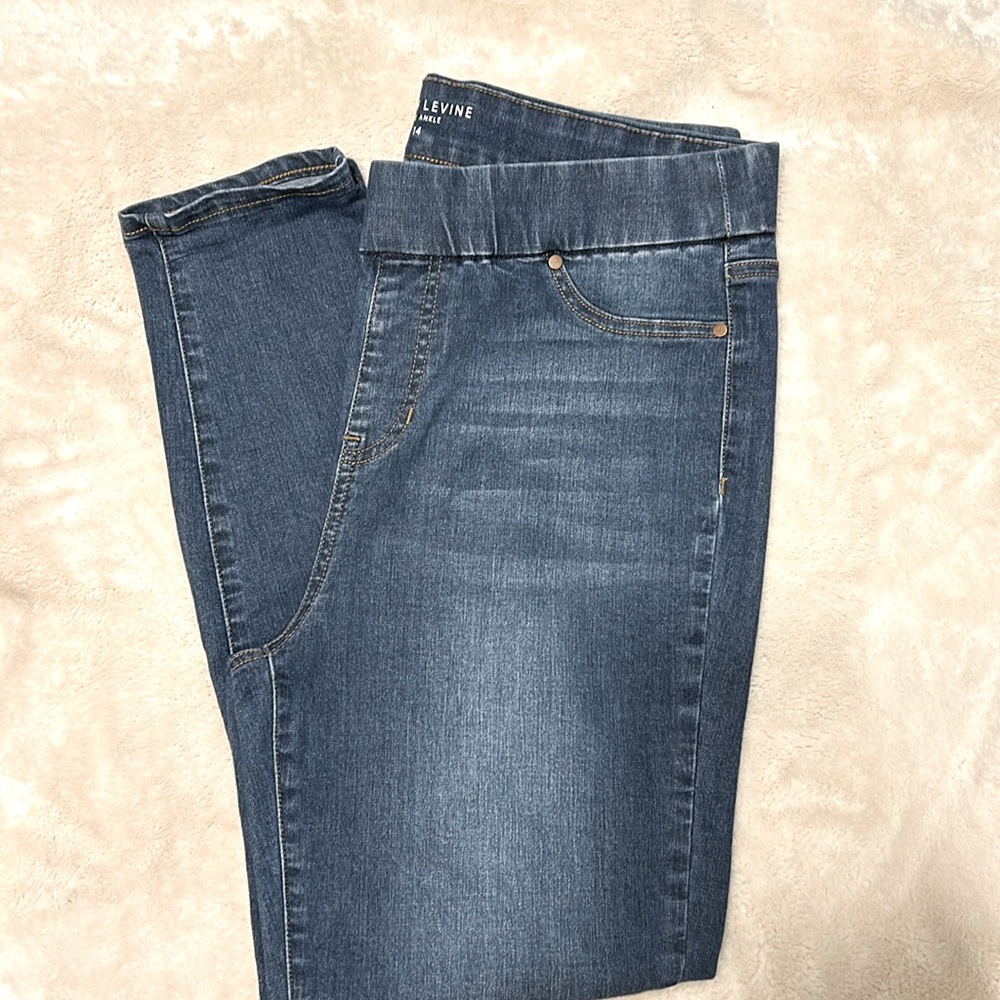 Larry Levine The Ankle pull on jeans - barely worn!